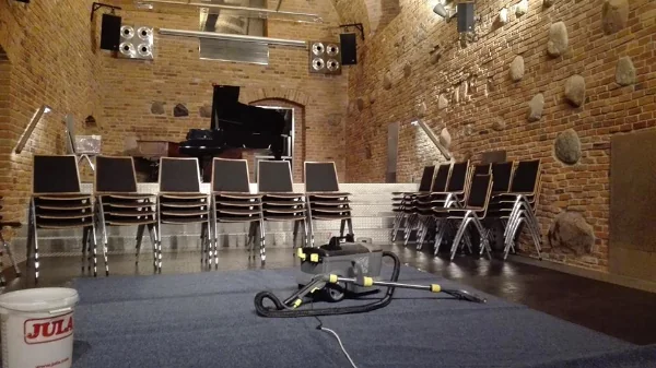 Jak wygląda pranie krzeseł biurowych