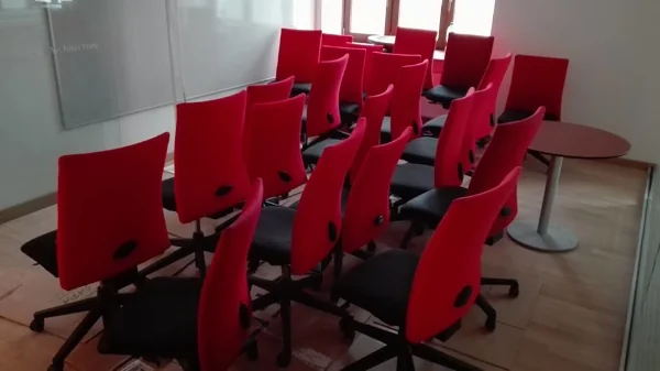 Jak wygląda pranie krzeseł biurowych,2