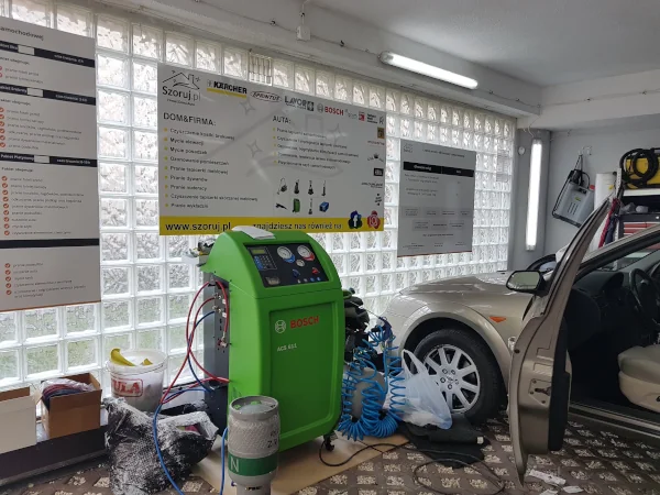 Kiedy nabijać klimatyzację samochodową Poradnik serwisowania​